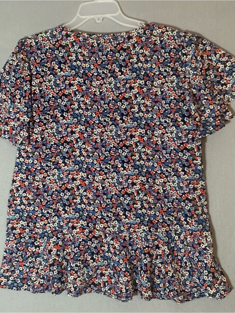 Michael Kors Navy Floral V-Neck Flutter Sleeve Blouse Ladies Size Large - Picture 4 of 4